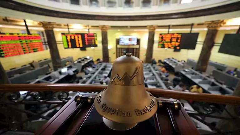 ما تأثير رفع سعر الفائدة على أداء البورصة المصرية؟