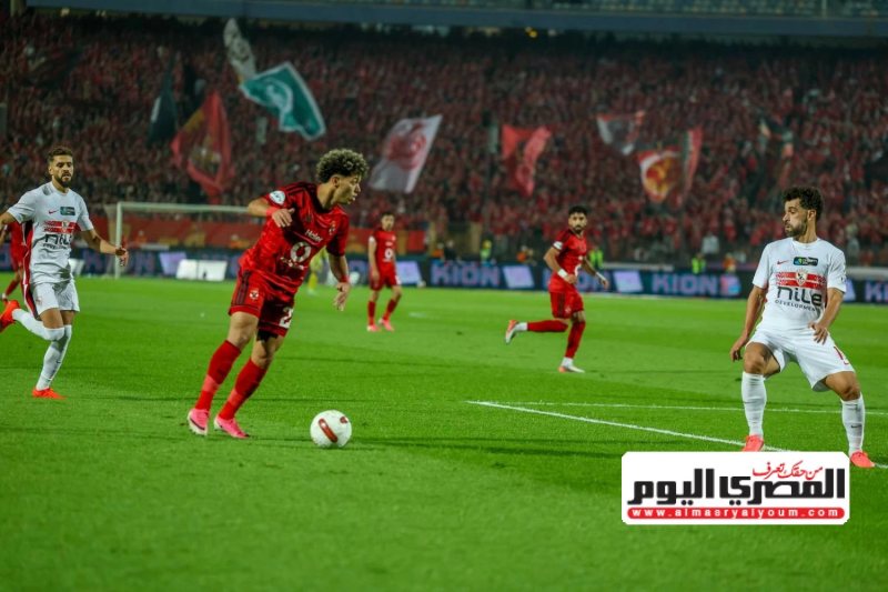 «عالة على الفرقة».. رضا عبد العال يفتح النار على خماسي الأهلي