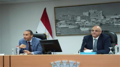 إسلام عزام يستعرض رفع كفاءة أنشطة سوق رأس المال والتأمين والتمويل غير المصرفي