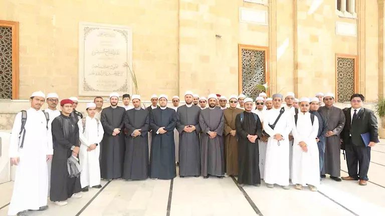 "الإفتاء" تنظم زيارة لمسجد الحسين والحجرة النبوية لطلاب أزهريين من تايلاند