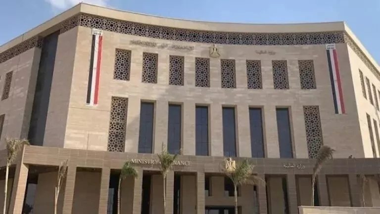 عجز موازنة مصر يتقلص إلى 1.3% من الناتج المحلي الإجمالي خلال أول شهرين من العام المالي الجاري