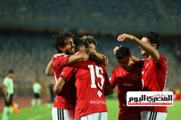"يطلعوا يتفشخروا ويتكلموا".. إكرامي يهاجم زملكاوية بسبب انتقاد الأهلي