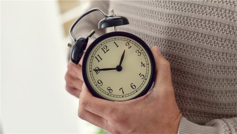 قبل تغيير الساعة.. تفاصيل التوقيت الشتوي ومواعيد غلق المحلات في مصر