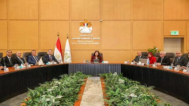 الإسكان توجه بتكثيف متابعة مشروعات «سكن لكل المصريين» وصيانة الطرق