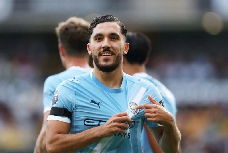 مورينيو يطلب التعاقد مع نجم مانشستر سيتي