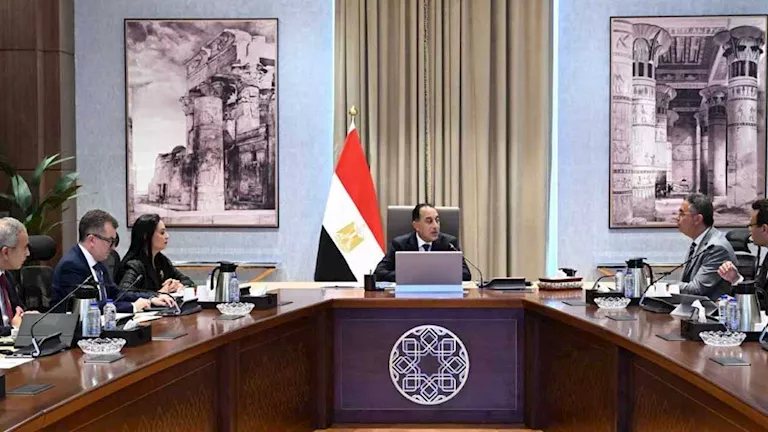 مدبولي يبحث تأمين السلع الأساسية ومواجهة التلاعب بالأسعار