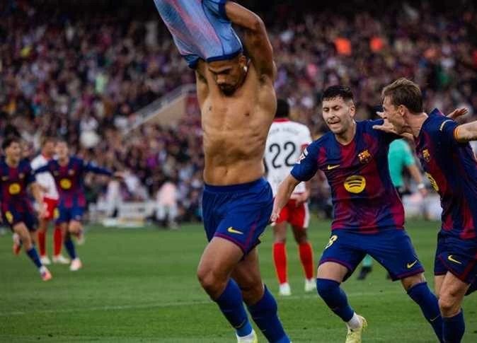 برشلونة يدرس ضم مدافع جديد في يناير بعد موافقة فليك