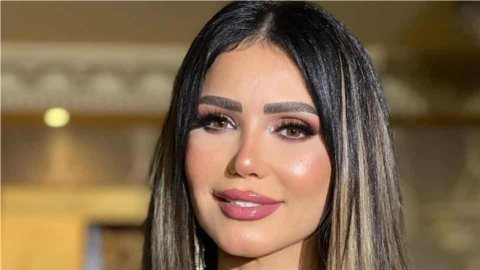 إيناس عز الدين تتألق بإطلالة ذهبية تجمع بين الفخامة والعصرية