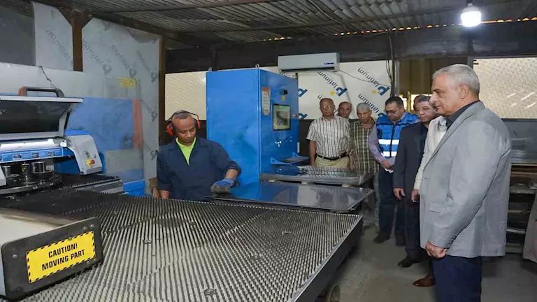 وزير الإنتاج الحربي يوجه بزيادة إنتاج "حلوان للأجهزة المعدنية" والالتزام بأعلى معايير الجودة