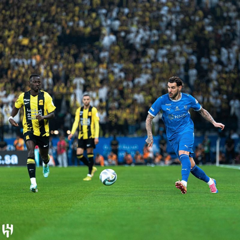 الهلال يصعق الاتحاد بثلاثية وينقض على صدارة الدوري السعودي (فيديو)