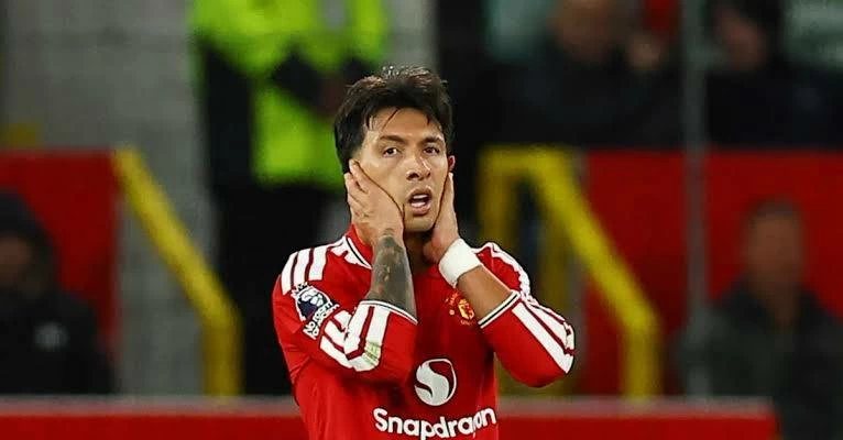 ليساندرو مارتينيز يعتذر لـ مانشستر يونايتد