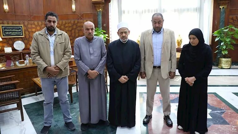 شيخ الأزهر يستقبل أسر ضحايا ومصاب حادث معهد دنوشر بالغربية