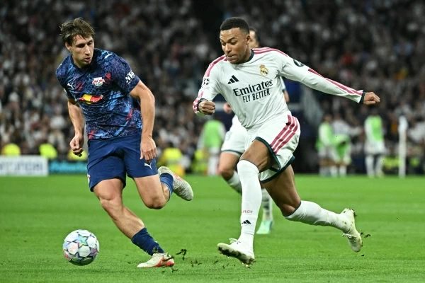 «رباعية لايبزيج» تمنح ريال مدريد الثقة قبل «الكلاسيكو».. و«مورينيو» يعلق على غضب فينيسيوس