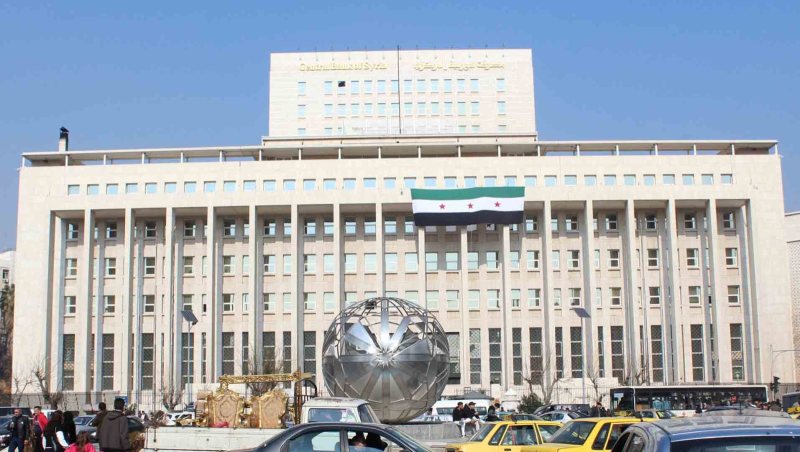 سيولة المصارف المجمّدة وإنقاذ الاقتصاد السوري.. هل يعود الإقراض إلى الحياة؟
