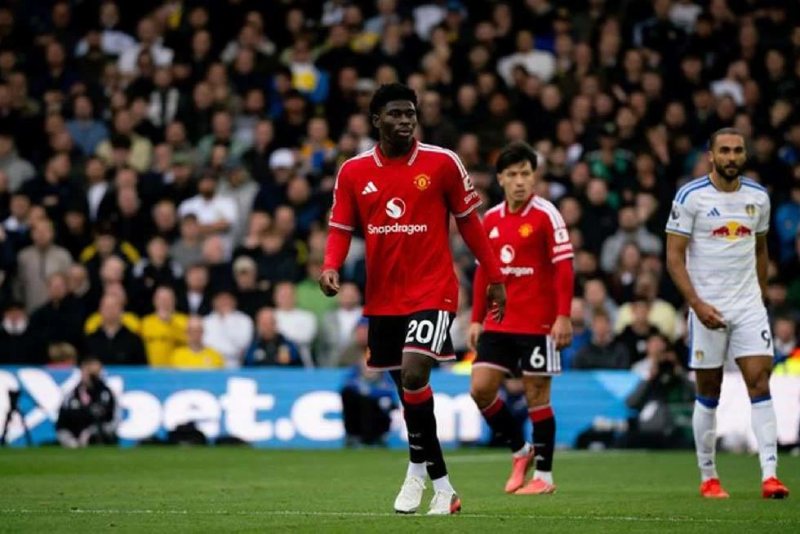 مباراة مانشستر يونايتد وكومو في دوري أبطال أوروبا تواجه خطر الإلغاء