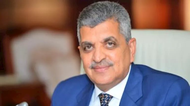 أسامة ربيع: نستهدف 6.2 مليار دولار إيرادات لقناة السويس هذا العام
